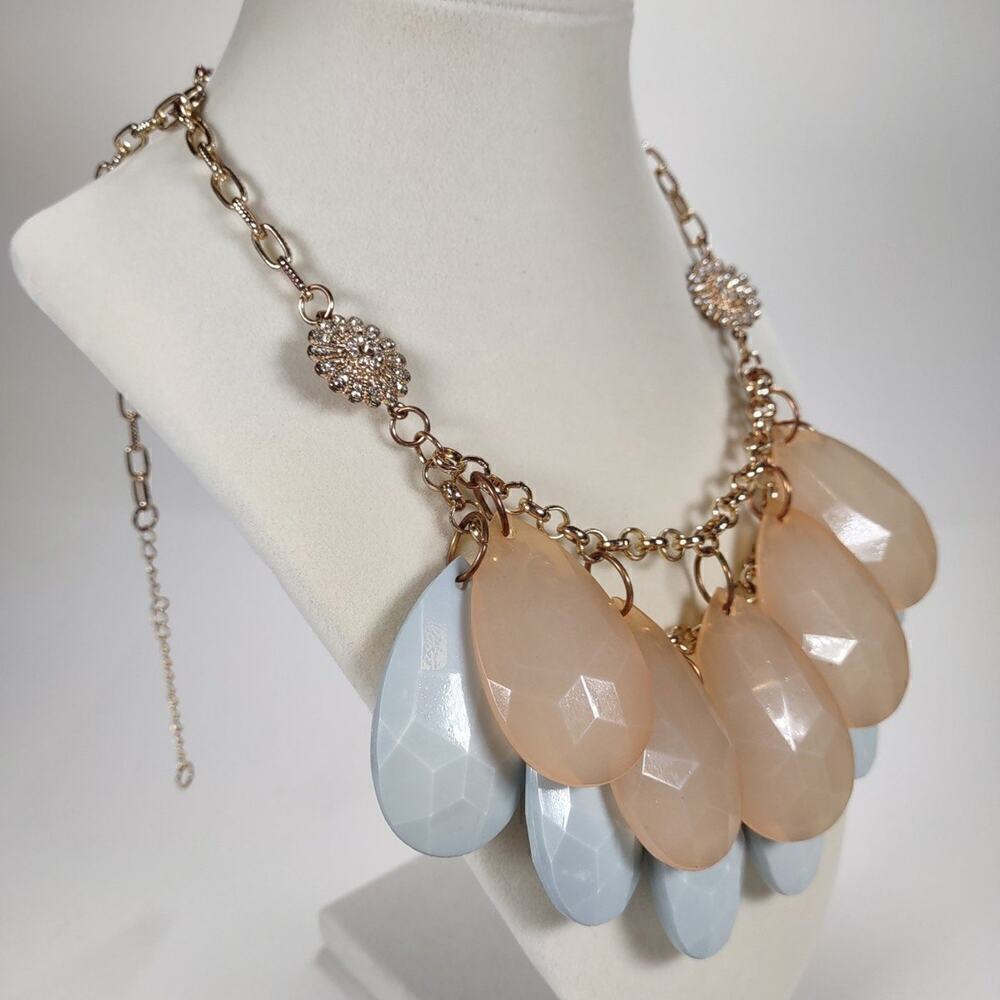 Vintage Beige and Blue Gray Teardrop Acrylic Bib Statement Necklace Unsign - Picture 3 of 6